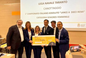 Lega Navale Italiana sezione di Taranto premiata a Bari dal presidente Emiliano
